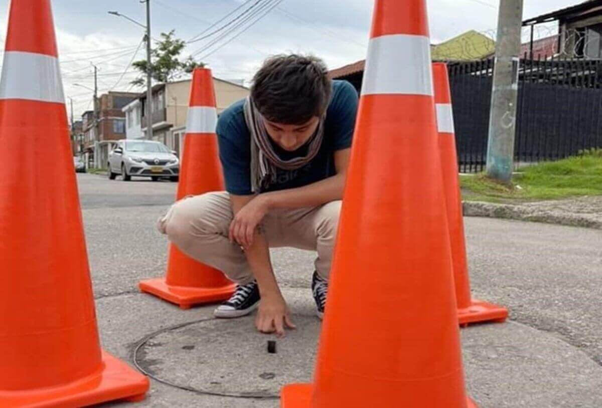 conos viales en estacionamientos