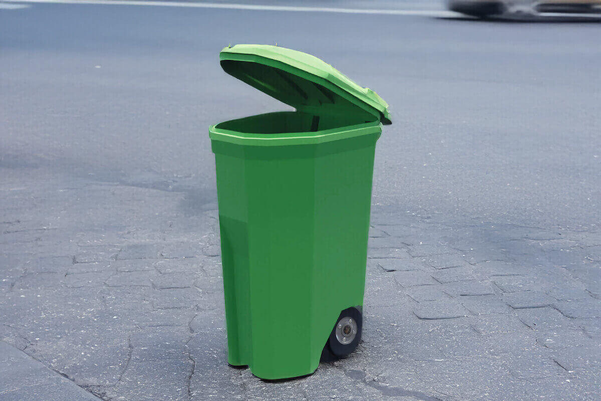 botes de basura con tapa