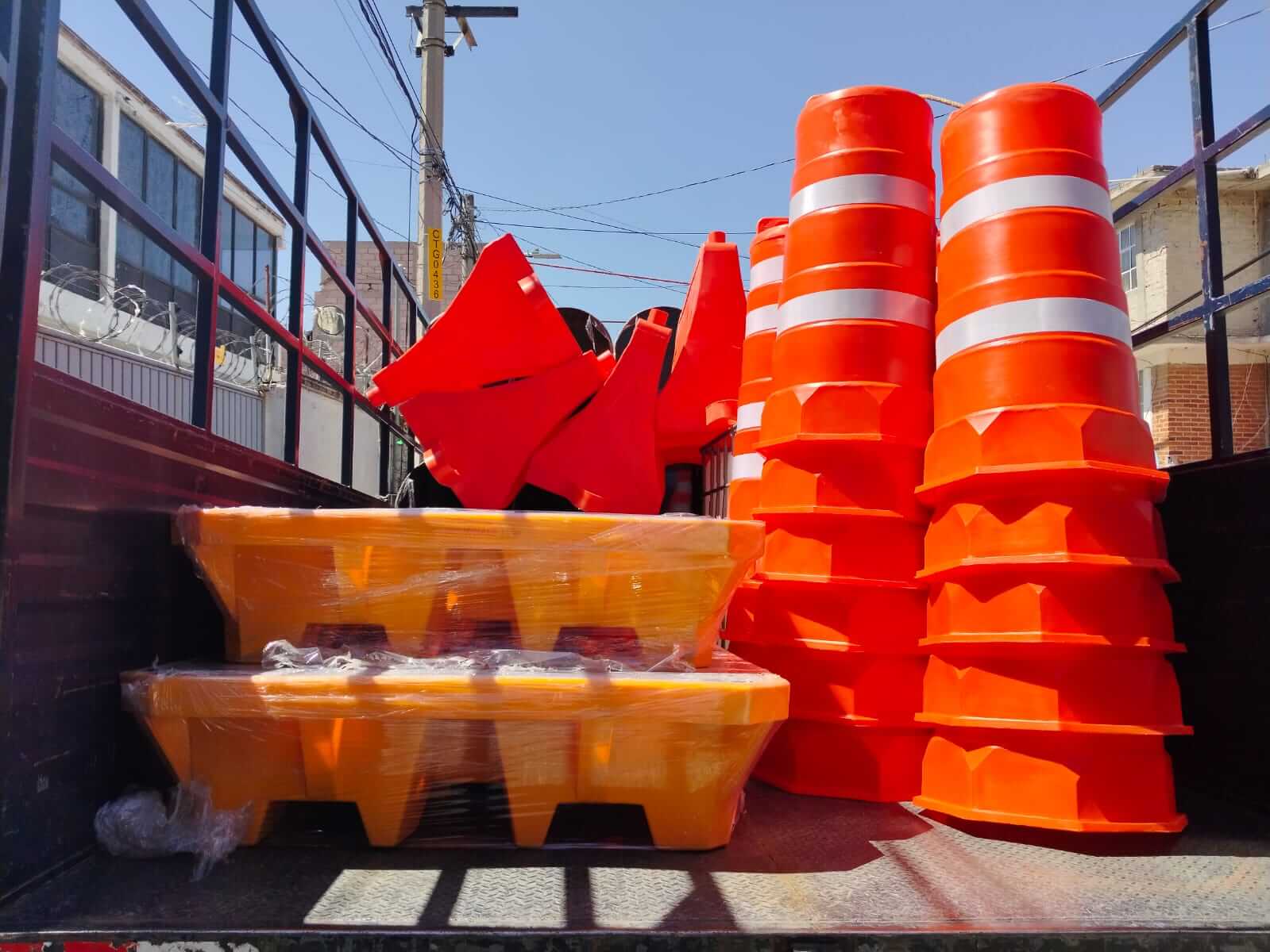 señalamiento vial conos