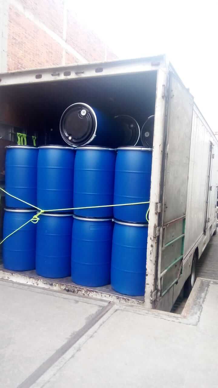 tambos de plastico azules